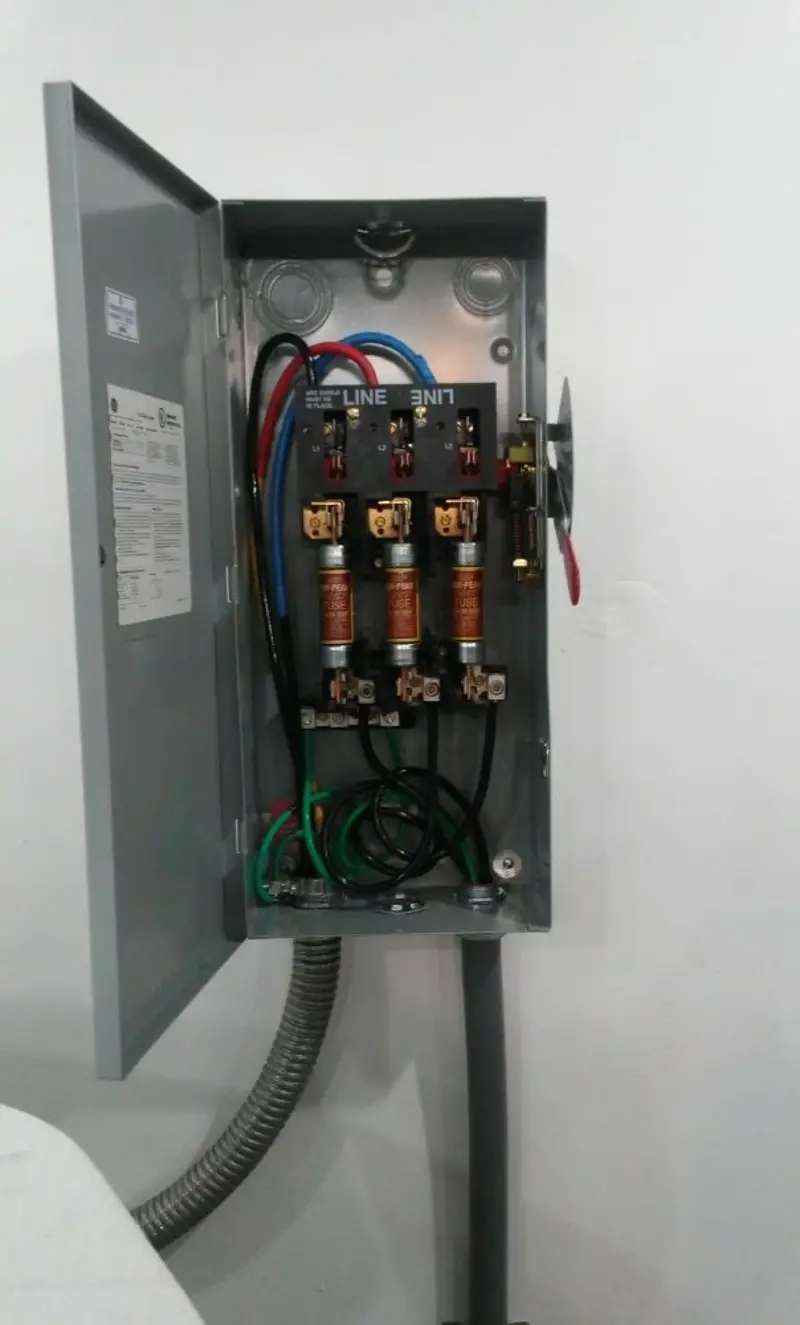 Three-phase disconnect switch installed for Smoke Detector Installation in Blythe